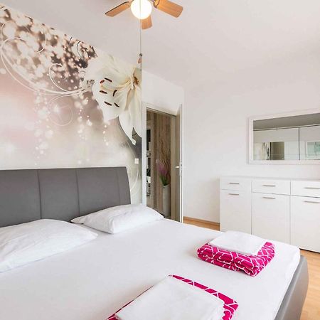 Apartment In Crikvenica 39210 外观 照片