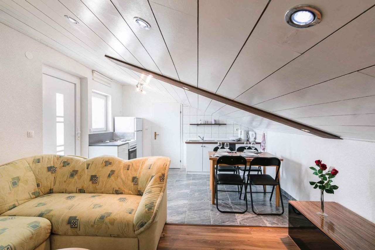 Apartment In Crikvenica 39210 外观 照片