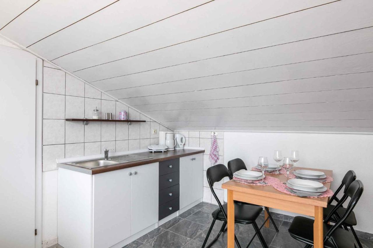 Apartment In Crikvenica 39210 外观 照片